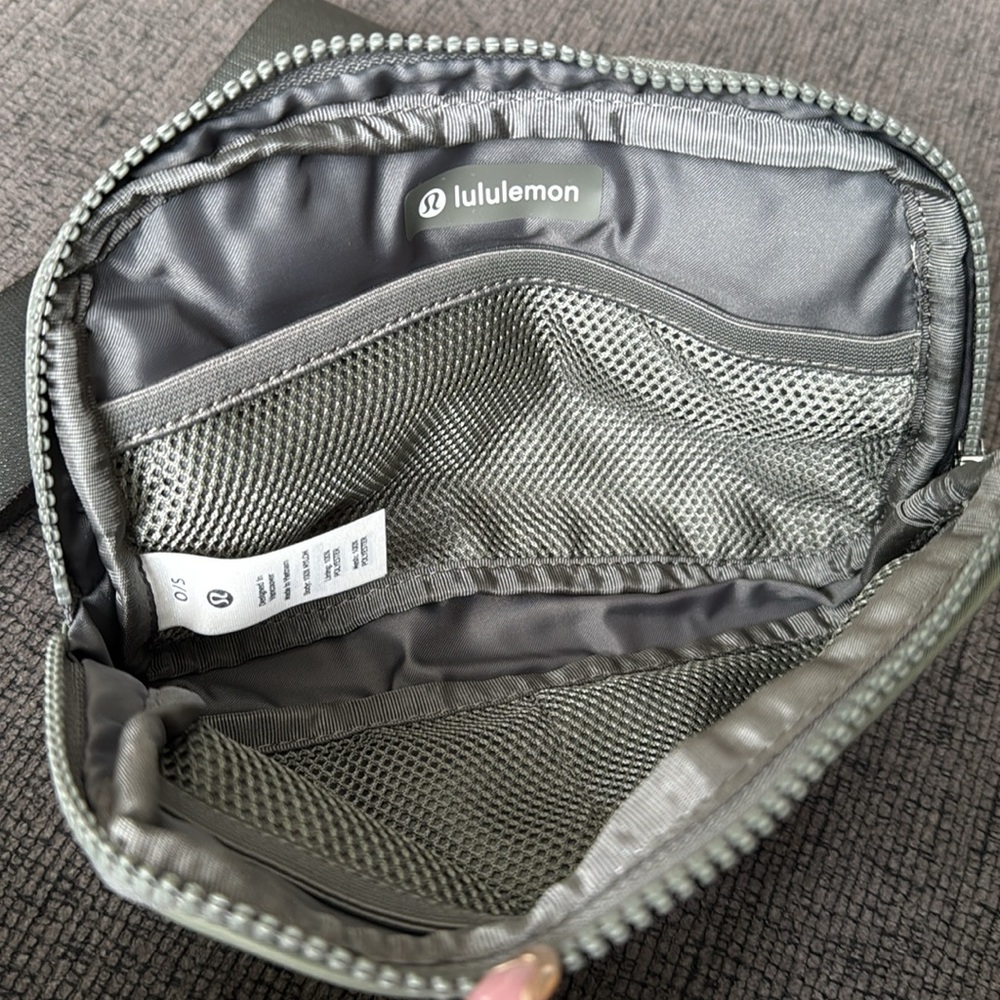 NWT: Lululemon Belt bag - Picture 4 of 4